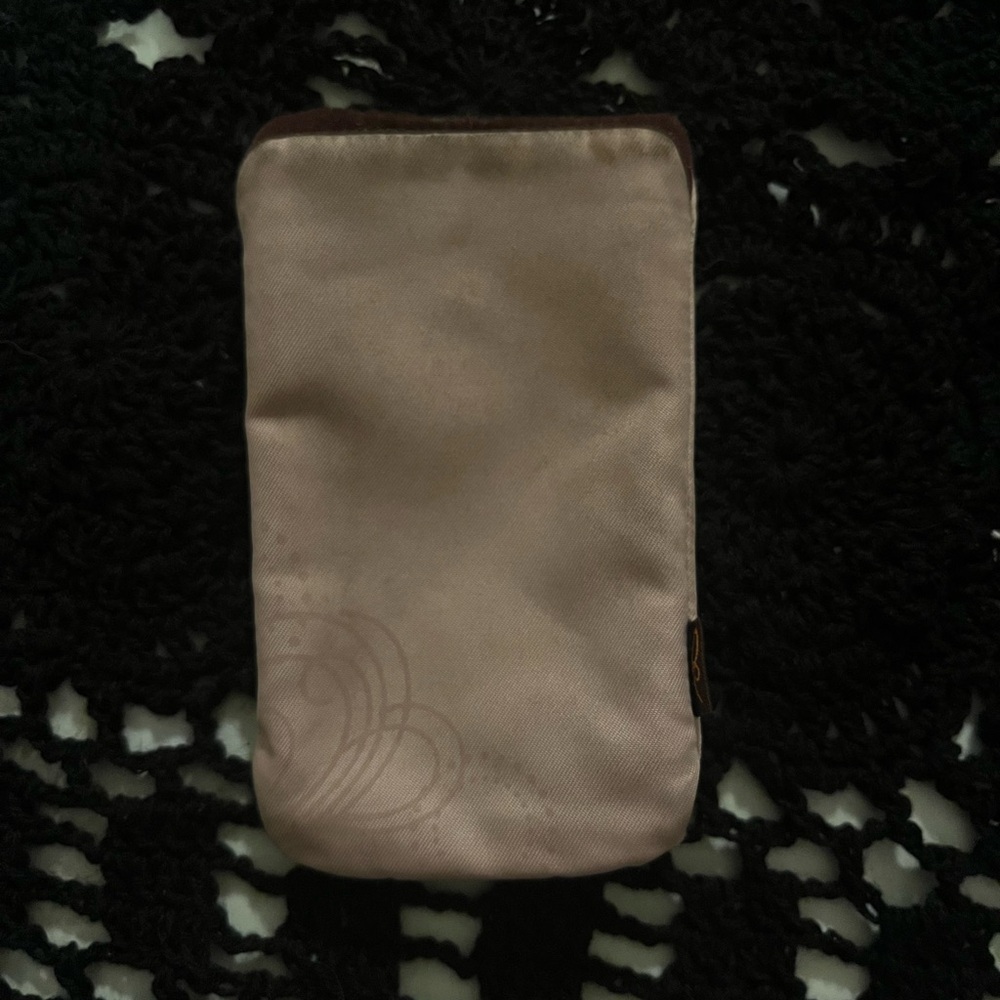 Nokia Pink Cell Phone Classic Design - Picture 4 of 9